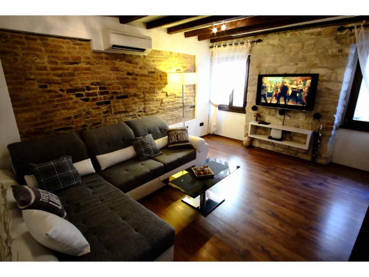 Apartment Oscar Ровин Екстериор снимка